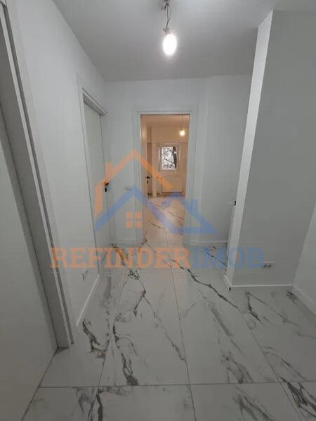 Aparatorii Patriei, metrou garsoniera renovata etaj 1 bloc din 1986