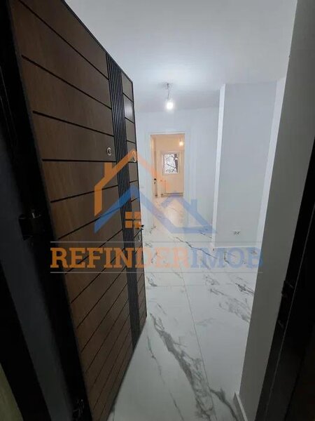 Aparatorii Patriei, metrou garsoniera renovata etaj 1 bloc din 1986
